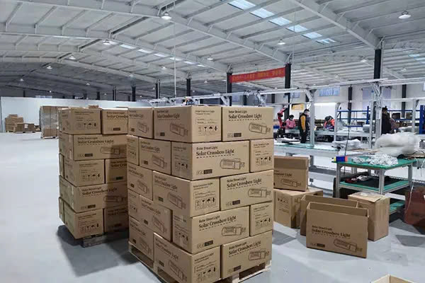 quy-trinh-san-xuat-den-mat-troi-1