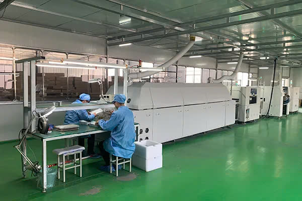 quy-trinh-san-xuat-den-mat-troi-7