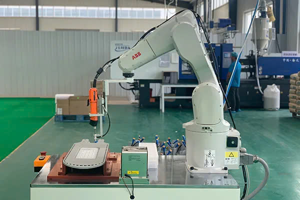 quy-trinh-san-xuat-den-mat-troi